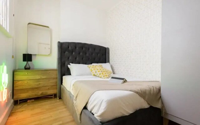 The Bayswater Gardens Bright & Central 3Bdr Home In Bayswater