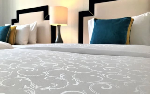 MONDRIAN Luxury Suites UNESCO Old Town