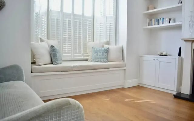 Bright and Modern 5 Bedroom Home With Garden