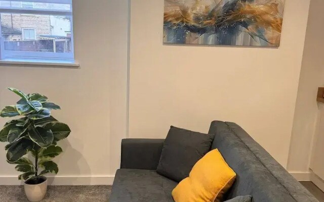 Hull 1-bed Apt, Sleeps 4 With Wi-fi
