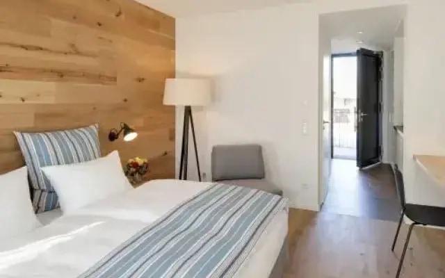 M120 Hotel
