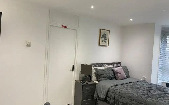 Luxurious 2-bed Apartment in Woolwich, London