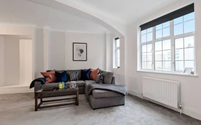 Spacious 5 Bed  Next to Regents Park Flat 11