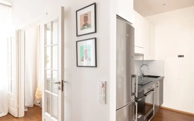 2ndhomes Cozy & Modern Top Floor Home