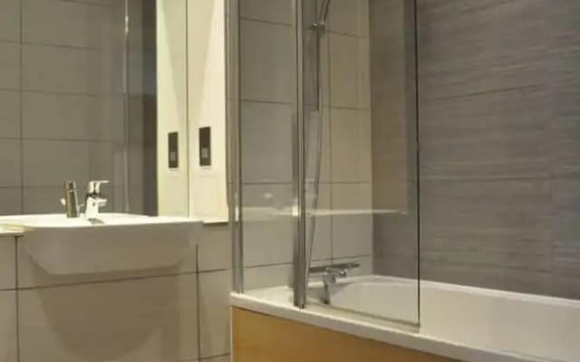 Modern 1 Bedroom Apartment in Brixton With Balcony