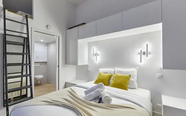 Suite Saint Germain des Pres Rue de Rennes