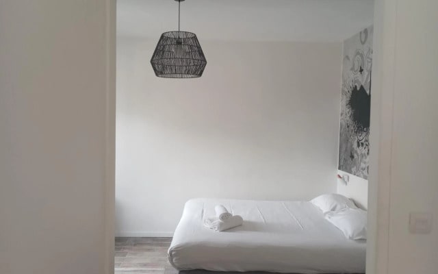 Arty Paris Porte de Versailles by River - Hostel