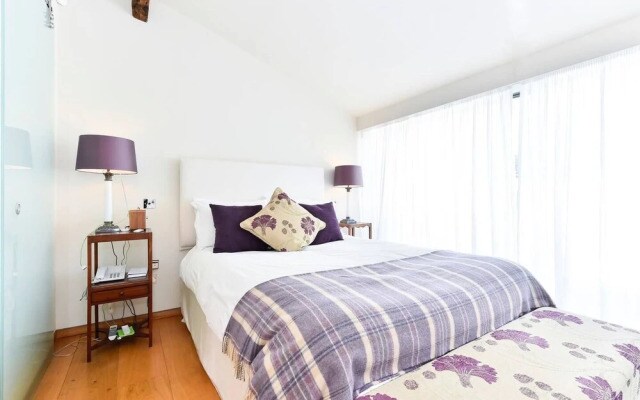 Elegant 3 bed apt With Rooftop Terrace in Pimlico