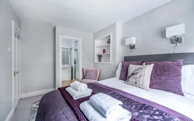 Victoria Mews House - By Sojourn