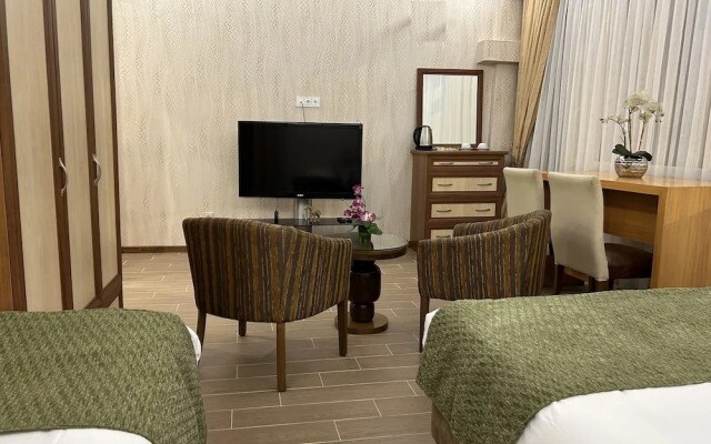 Lily Rooms
