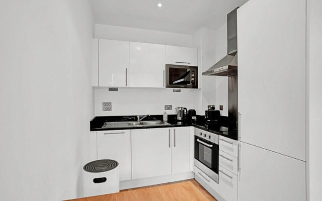 Urban Retreat: Stylish 1-bed Bliss