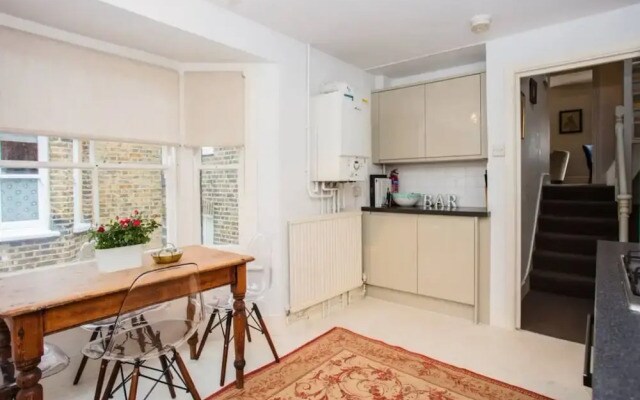 Flat in Battersea Accommodates 5