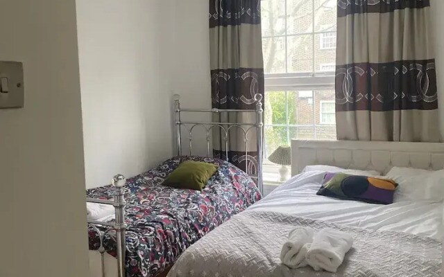3 Bed Flat - Sleeps 6 - Parking - Wifi