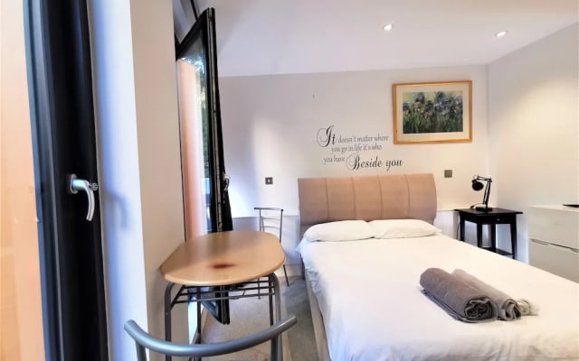 Double Room with Balcony - 3b
