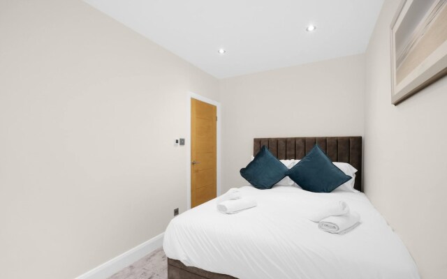 Modern Comfort 2-Bedroom, 2-Bathroom House