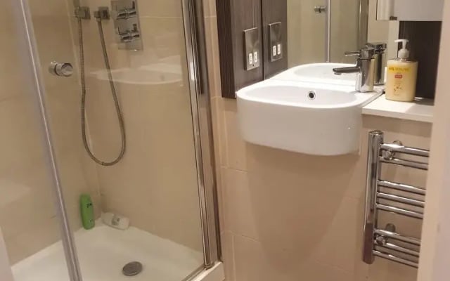 Stunning 1-bed Apartment in Hayes