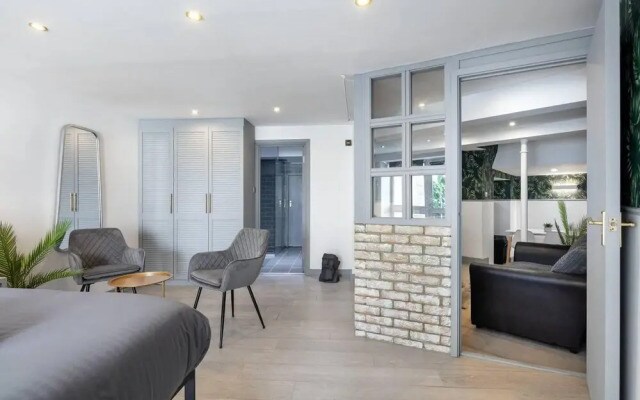1-bed Flat in West London, Sleeps 2