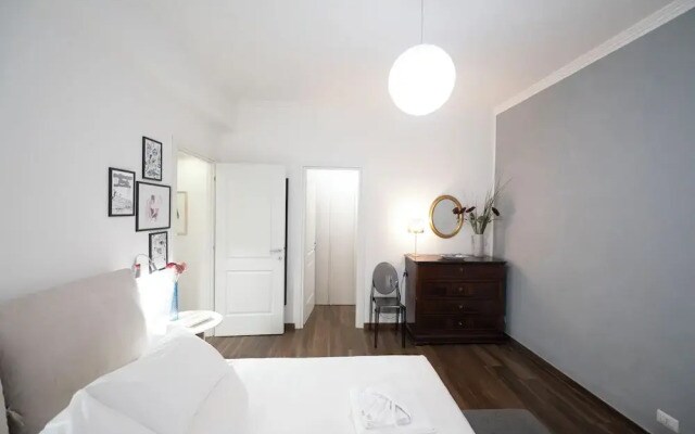 Lovely Design Apartment With Balcony