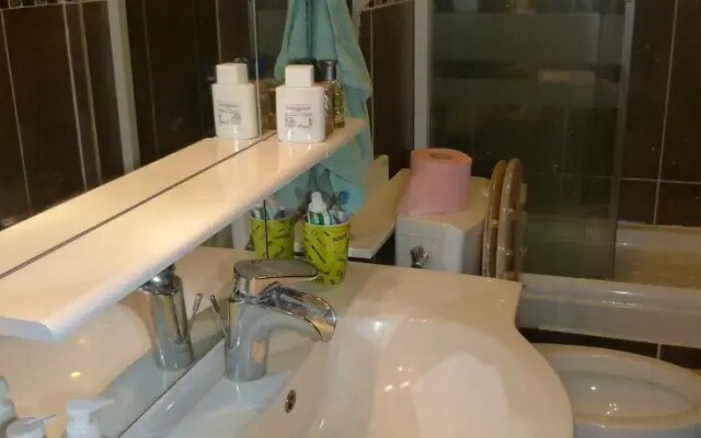 Paris Guesthouse