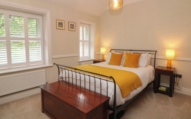 16 Oak Bank