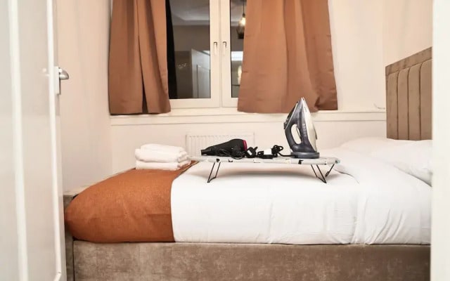 Kingston Duplex Apt Balcony, Parking & Wi-fi