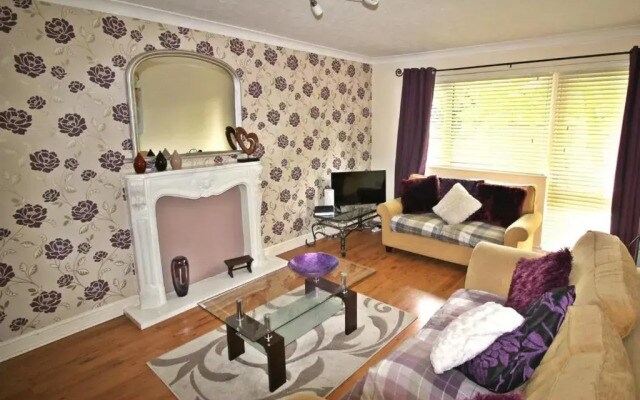 Large Balcony Apartment - Town & Races -2 Dbl Beds