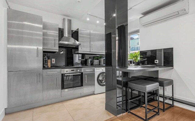 Lumina House - Fitzrovia - by Frankie