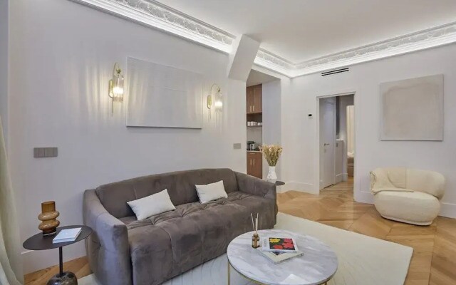 Superb AC Apartment Roosevelt Saint Honore