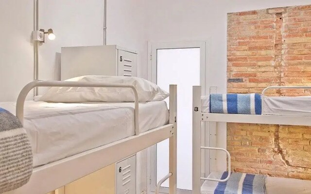 Hola Hostal Collblanc - Hostel