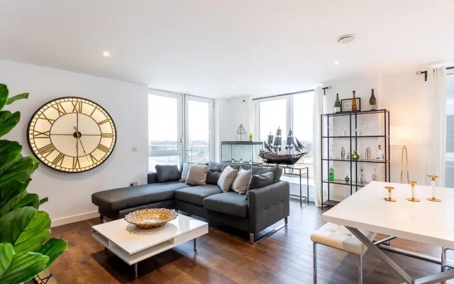Stunning Brentford Penthouse