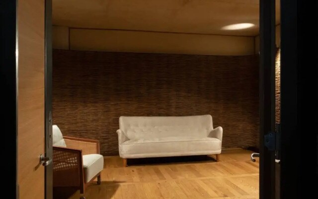 4 Bedroom Architect's Home in Holland Park