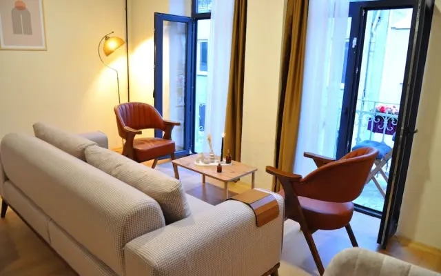 Golden Door Hotel