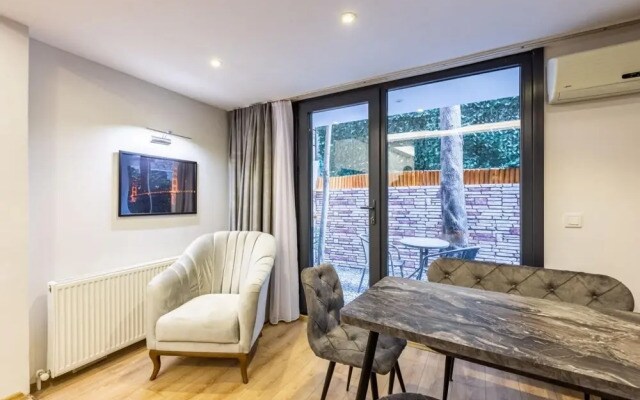 Missafir Distinguished Flat With Backyard in Sisli