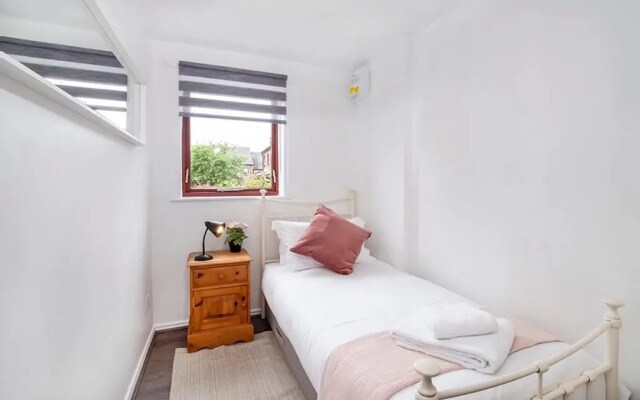 30 Fewster Way York