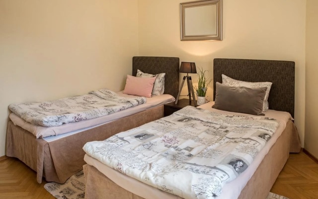 OldHouse Apartments