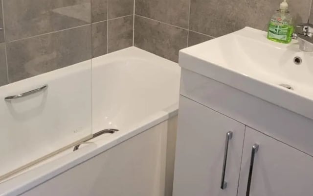 Batterseaflat/sleeps6/refurbished/tv