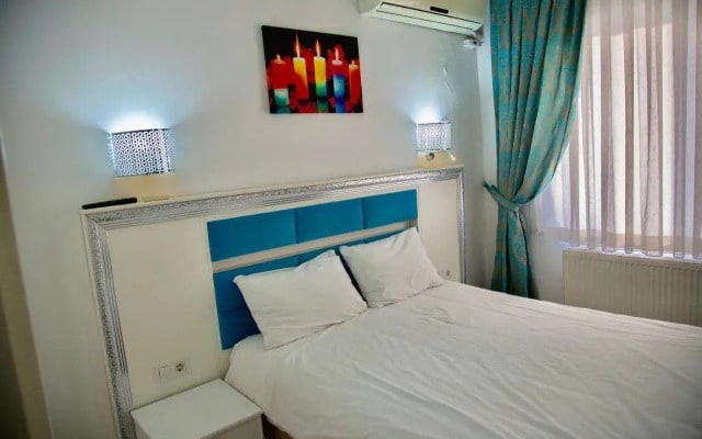 Fish Gold Apart Suites