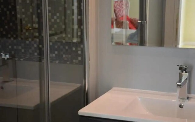 Luxury Three Bedroom Flat in Rome Center