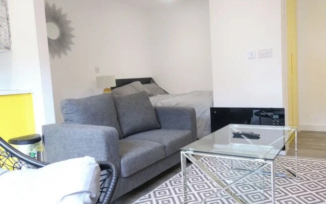 Sheffield City Apartment Retreat