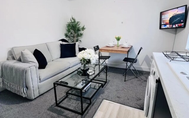 2 Bed Apartment Sleeps 3 -smart Tv -private Garden