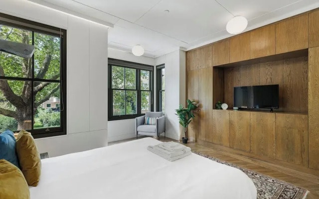 Spacious 5 Bdrm Townhouse in Camden