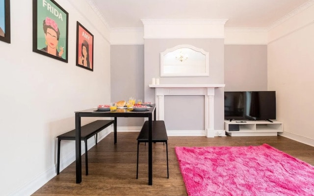 Bright Battersea pad Sleeps 5