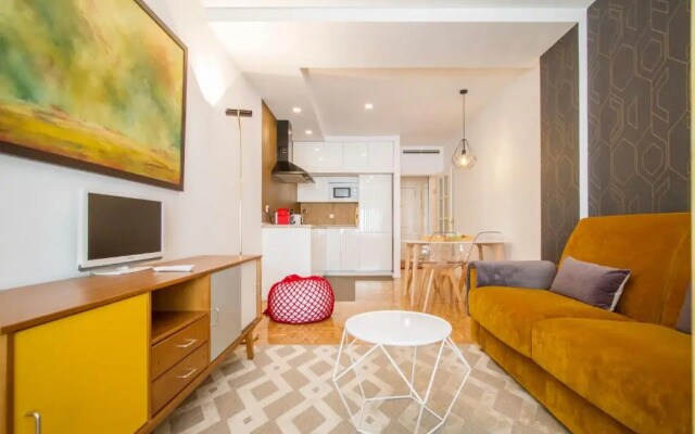 Urban District Apartments - Atocha Stylish with pool