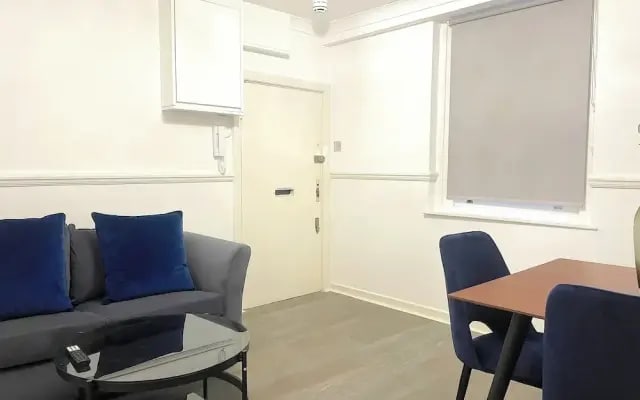 Centrally Located Budget Apartment, 3mins to Tube