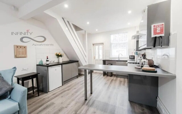 Liverpool Harrow Road Sleeps 6- Infinity Apartment