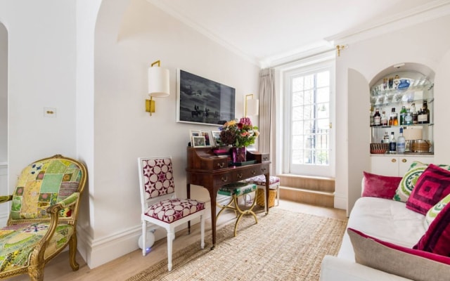 The Impressionist s Fireplace 4 BR Home in Chelsea