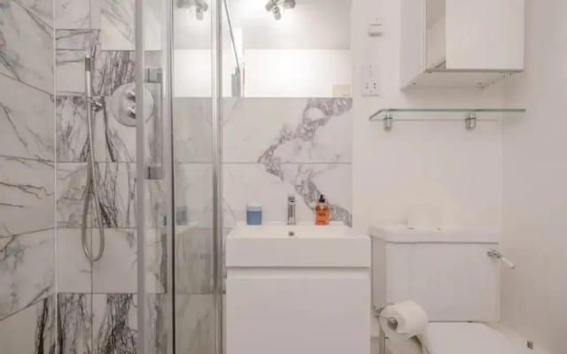 Bright 1 Bedroom Flat in Kensington Olympia