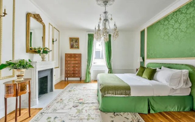 Noble Luxury Residence in the Heart of Paris