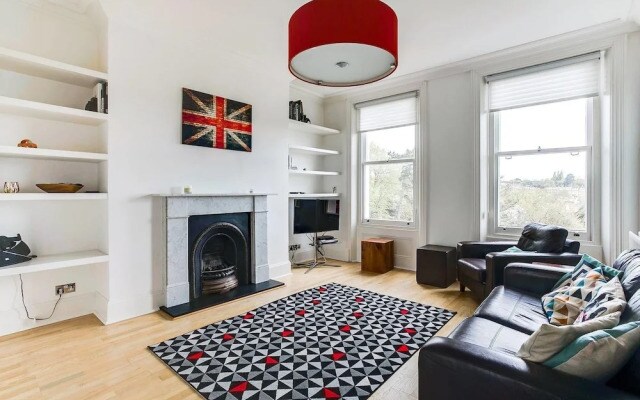 Beautiful 2BR Home in Wimbledon Village W/parking
