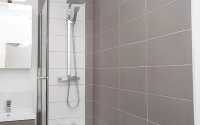 Whitehouse Apartments- Apartment B